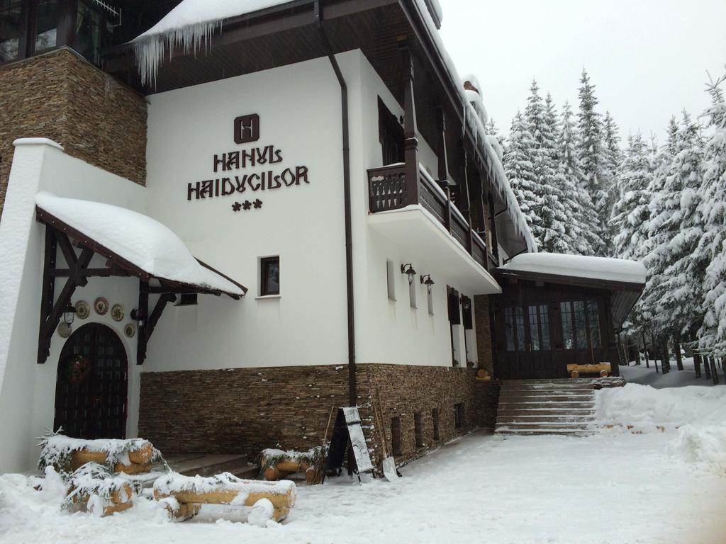 Hanul Haiducilor Obârşia-Lotrului Exterior foto