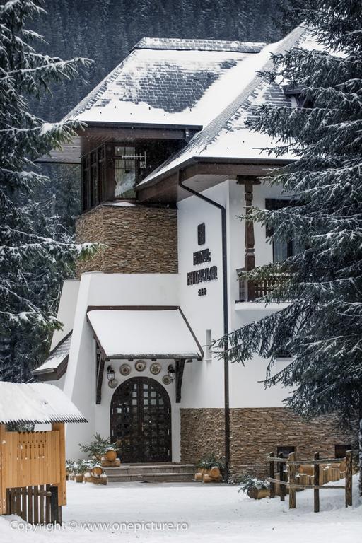 Hanul Haiducilor Obârşia-Lotrului Exterior foto