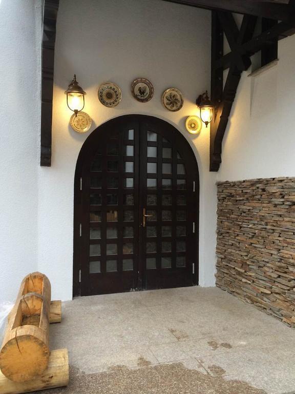 Hanul Haiducilor Obârşia-Lotrului Exterior foto