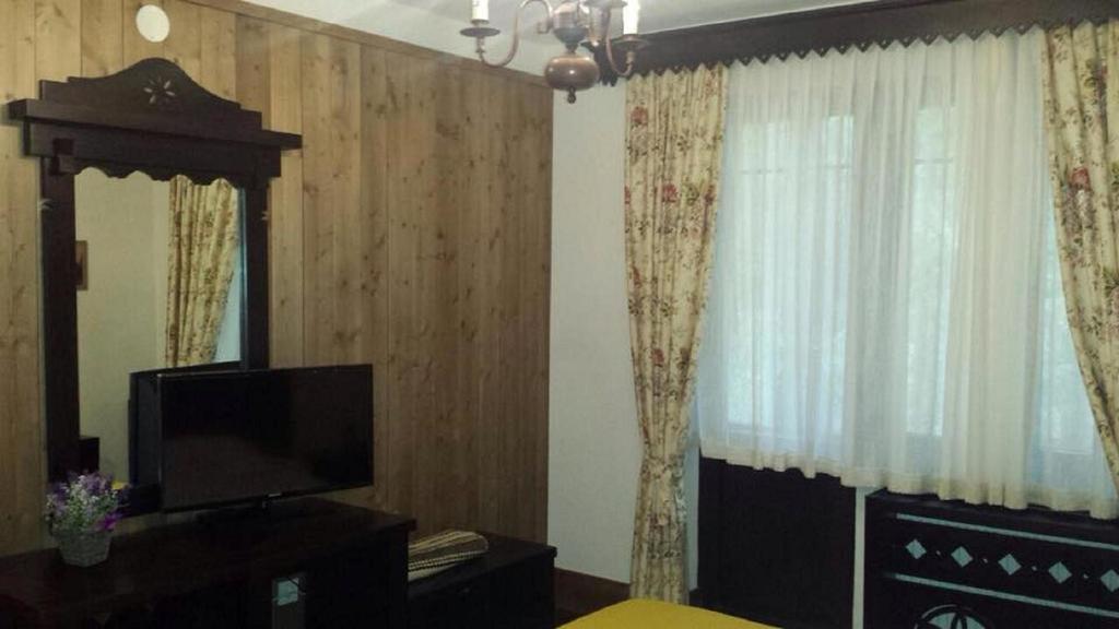 Hanul Haiducilor Obârşia-Lotrului Exterior foto