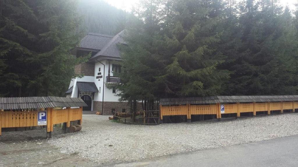 Hanul Haiducilor Obârşia-Lotrului Exterior foto